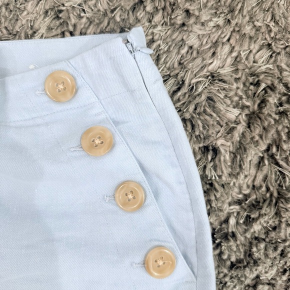 Ann Taylor Cropped Wide-Leg Pants with Button Detail in Light Blue, Size 6 - Picture 4 of 6